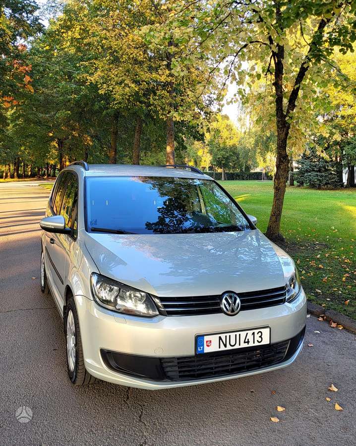 Volkswagen Touran 2011 — вигляд ззаду