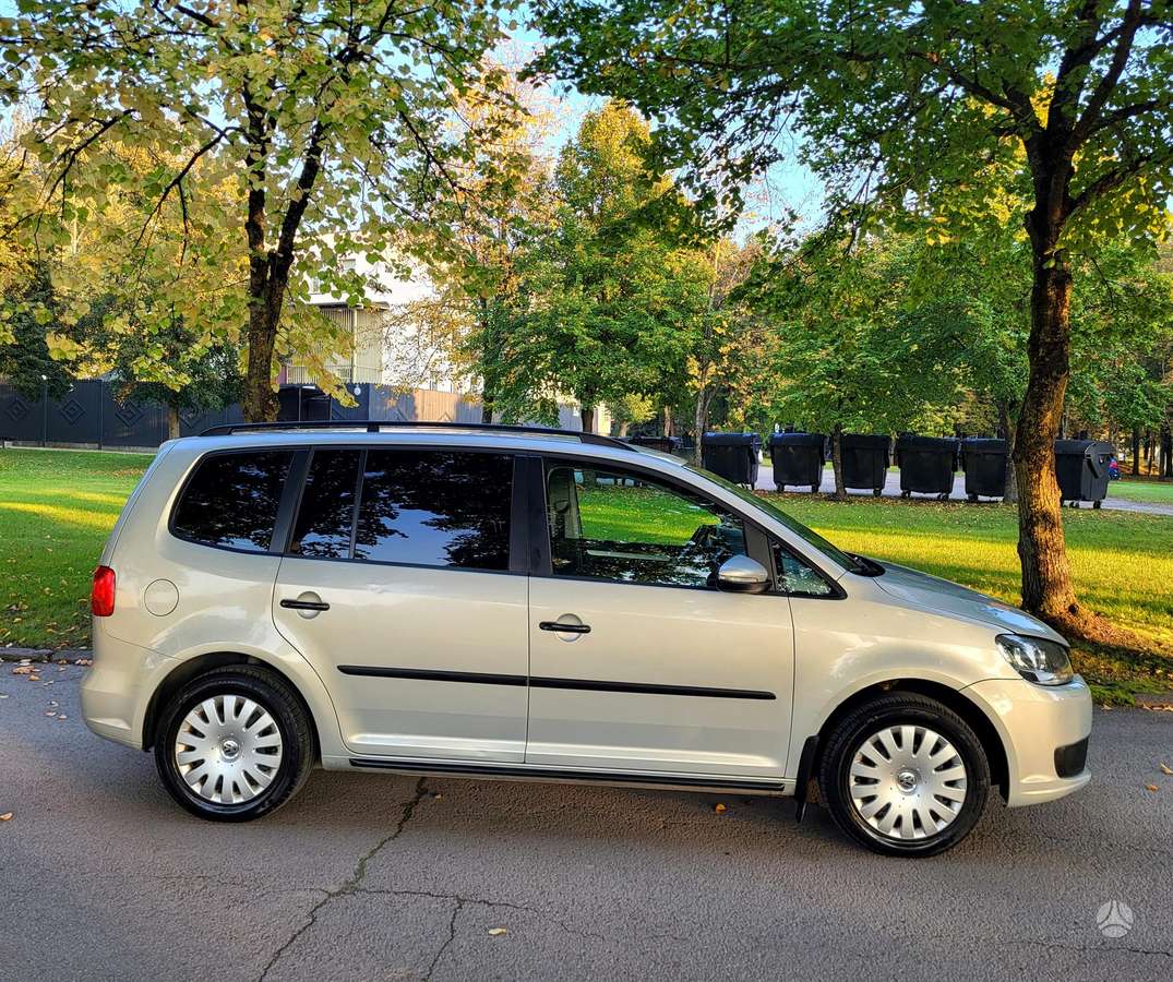 Volkswagen Touran 2011 — двигун 1200 cm³, 105 HP (77kW)