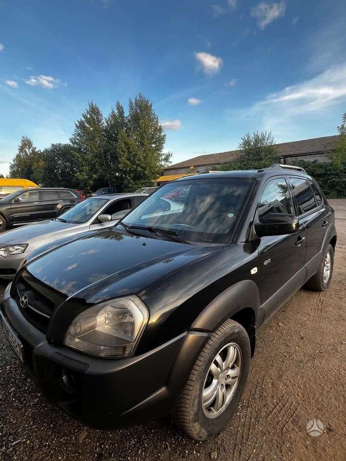 Hyundai Tucson 2007 — rear view