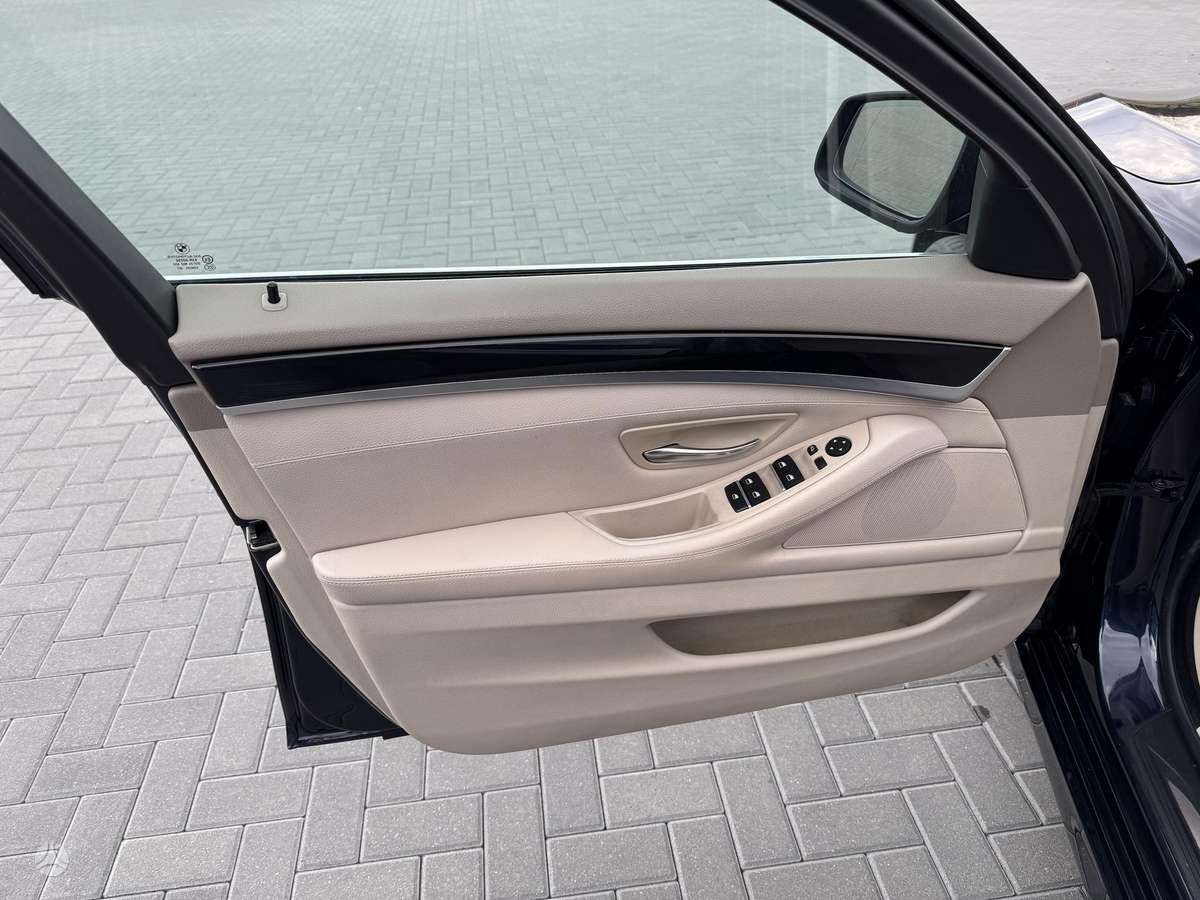 BMW 530 2011 — photo 19
