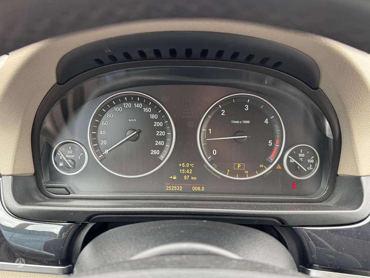BMW 530 2011 — photo 25