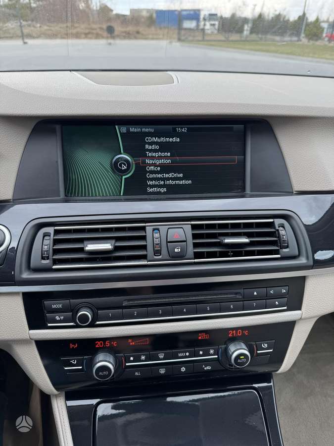 BMW 530 2011 — photo 31