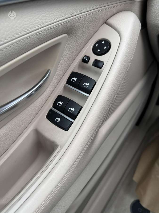BMW 530 2011 — photo 33