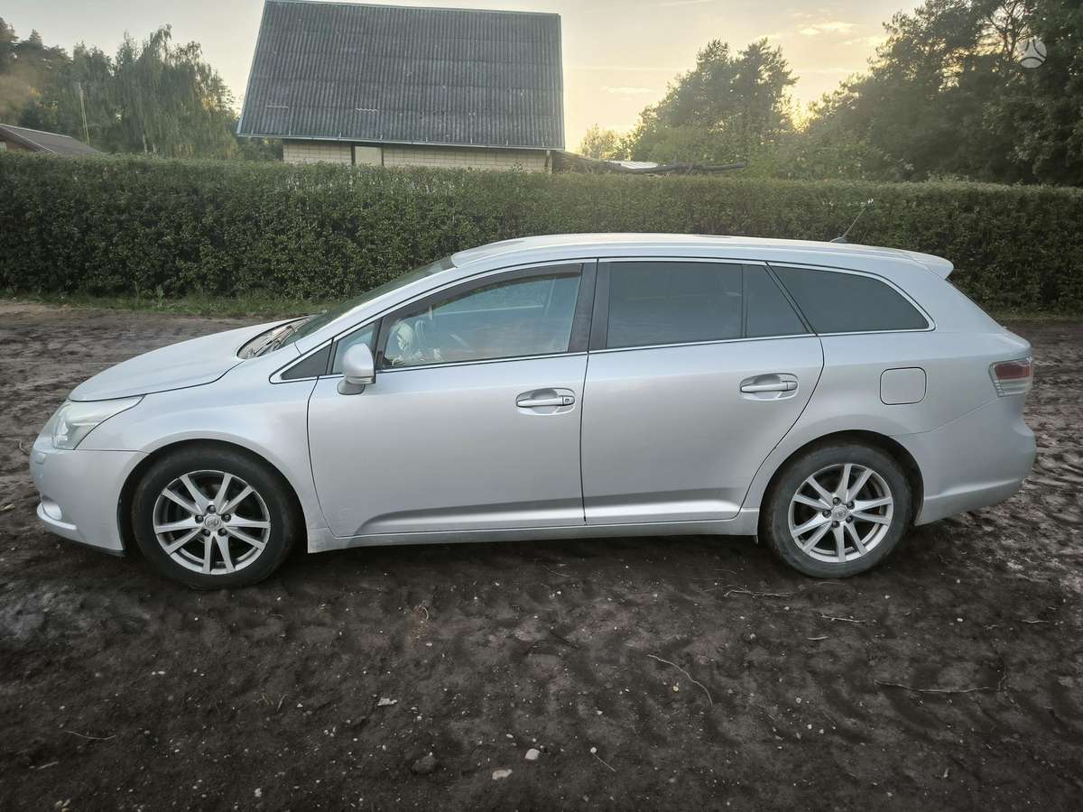 Toyota Avensis 2011 — engine 1998 cm³, 124 HP (91kW)