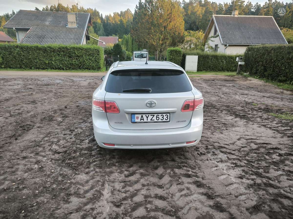 Toyota Avensis 2011 — photo 5