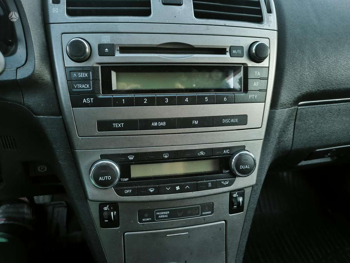Toyota Avensis 2011 — photo 7