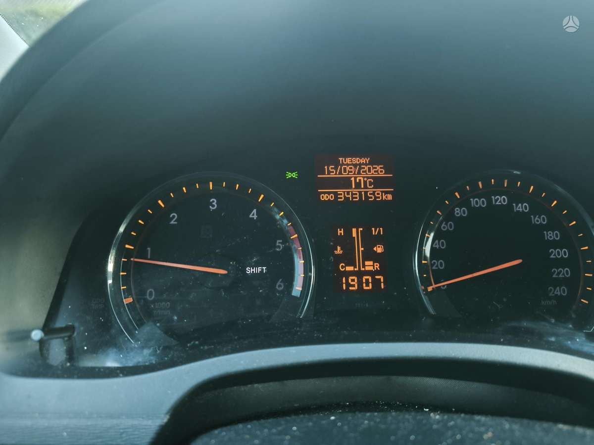 Toyota Avensis 2011 — photo 8
