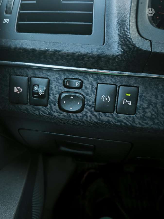 Toyota Avensis 2011 — photo 9