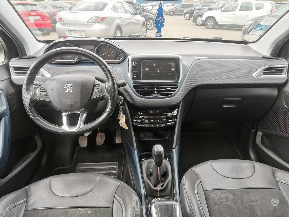 Peugeot 2008 2015 — photo 11