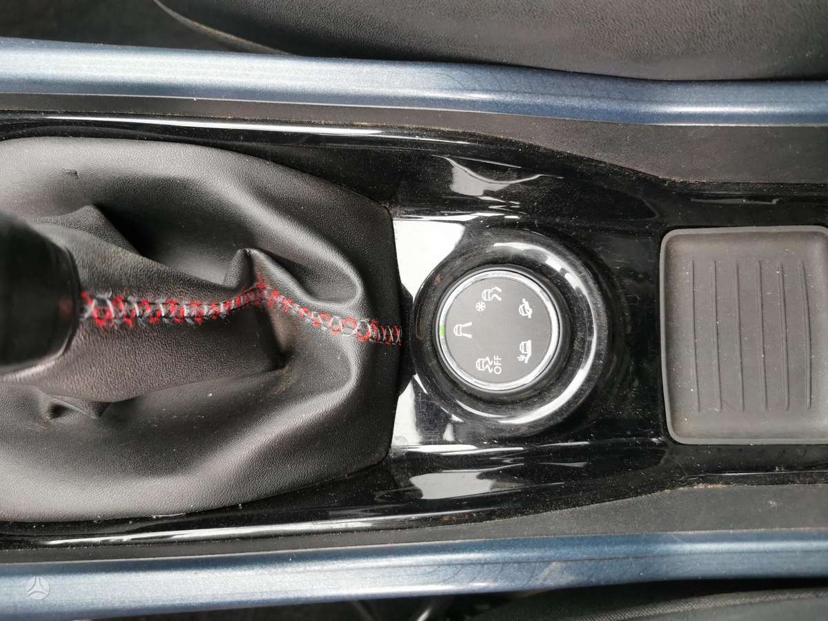 Peugeot 2008 2015 — photo 17
