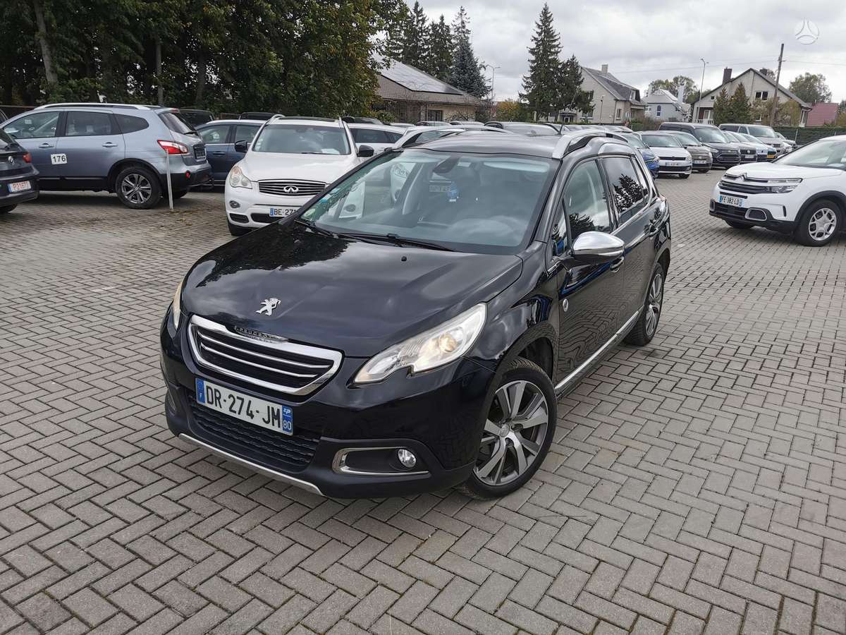 Peugeot 2008 2015 — rear view