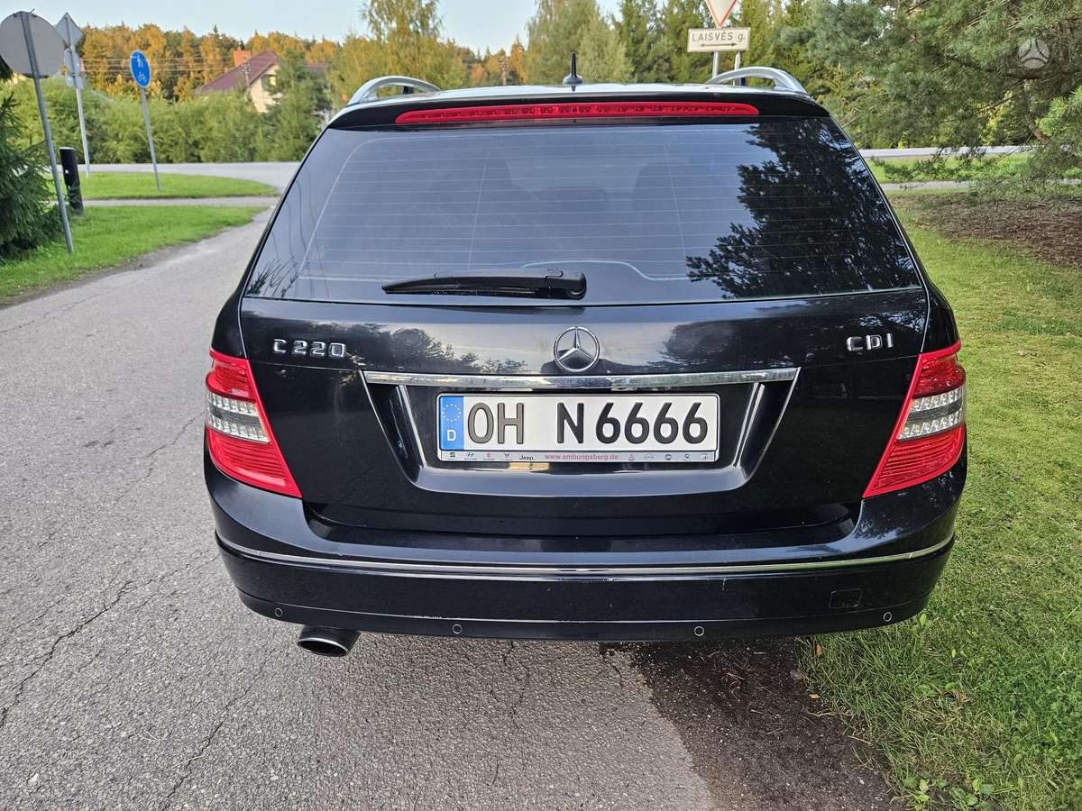 Mercedes-Benz C220 2011 — photo 10