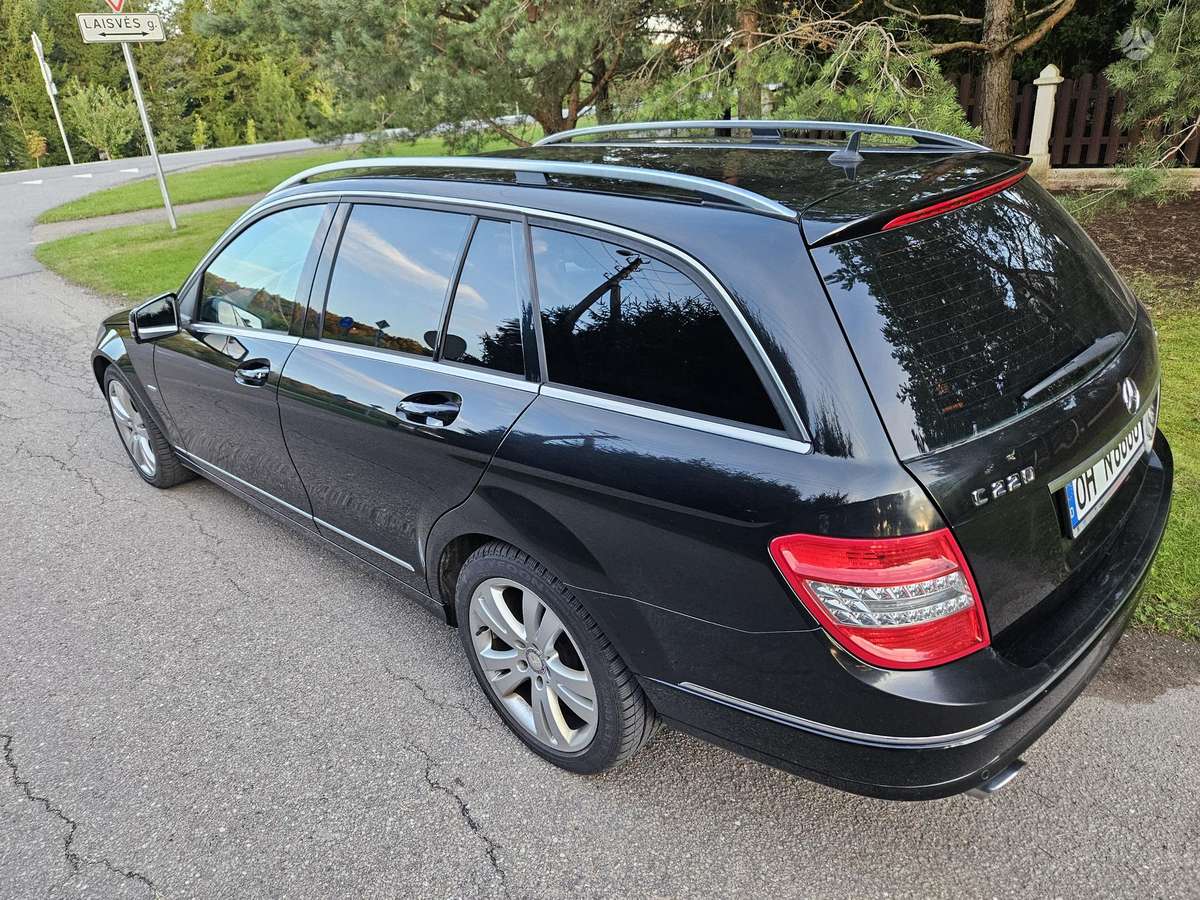 Mercedes-Benz C220 2011 — photo 11