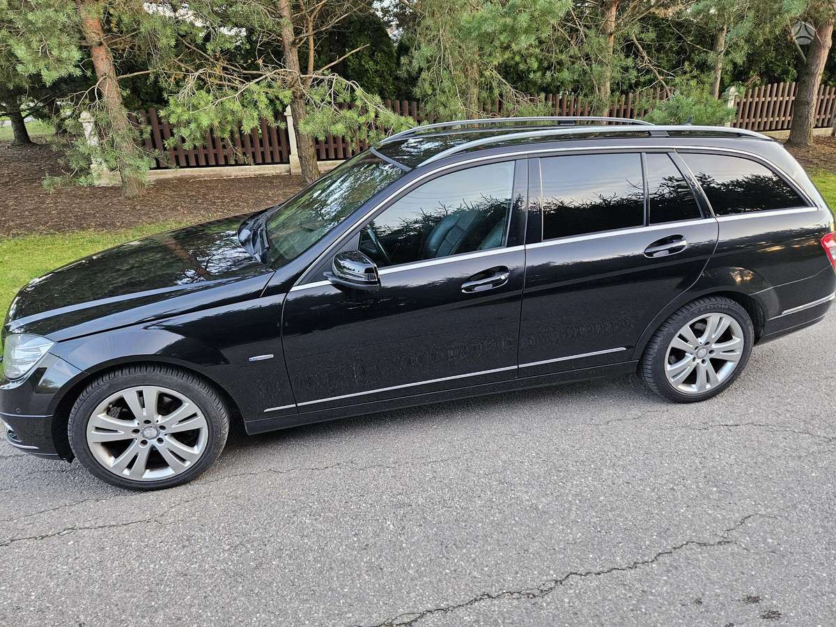 Mercedes-Benz C220 2011 — photo 13