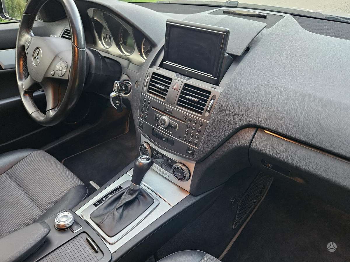 Mercedes-Benz C220 2011 — photo 15