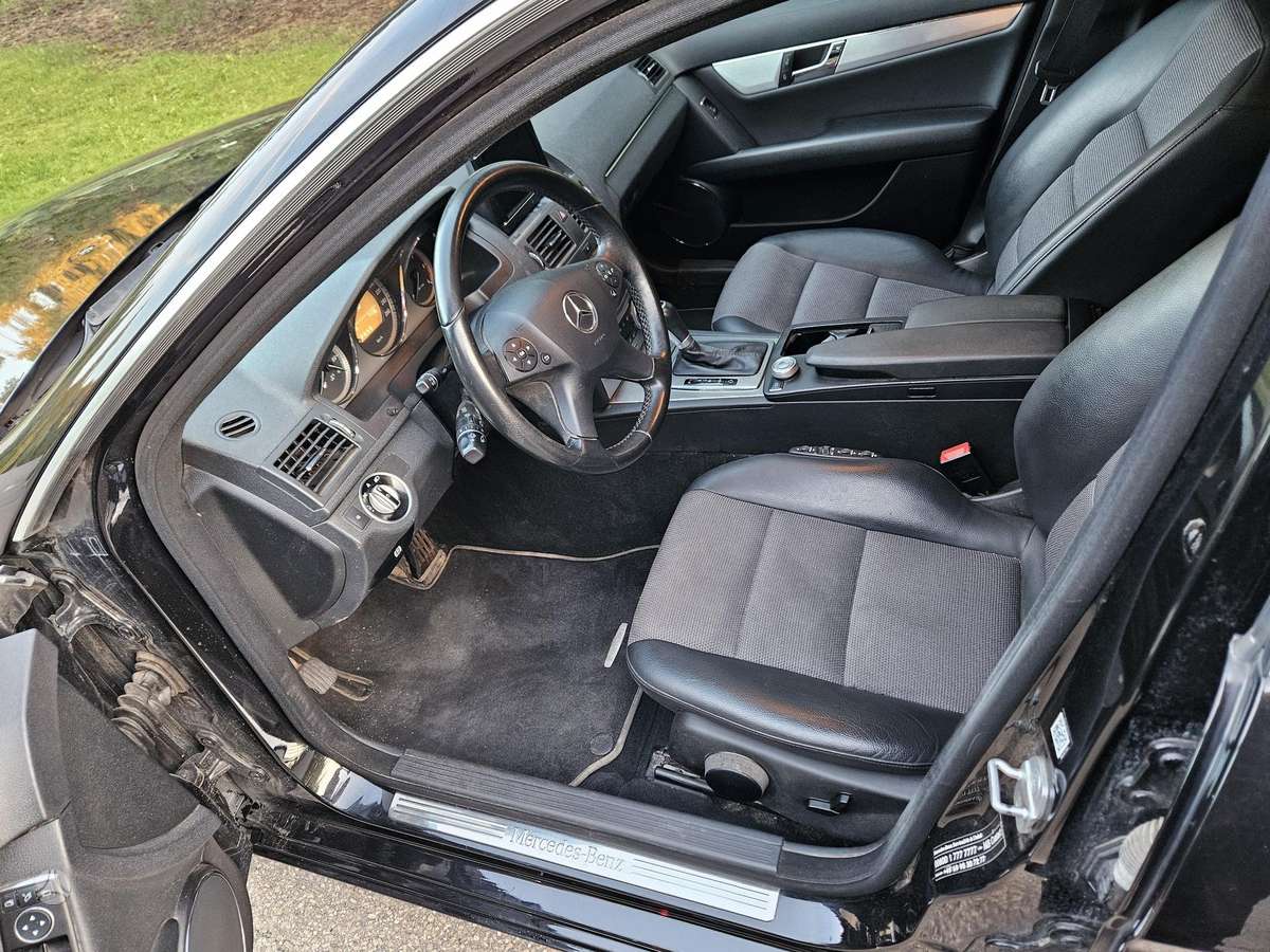 Mercedes-Benz C220 2011 — photo 16