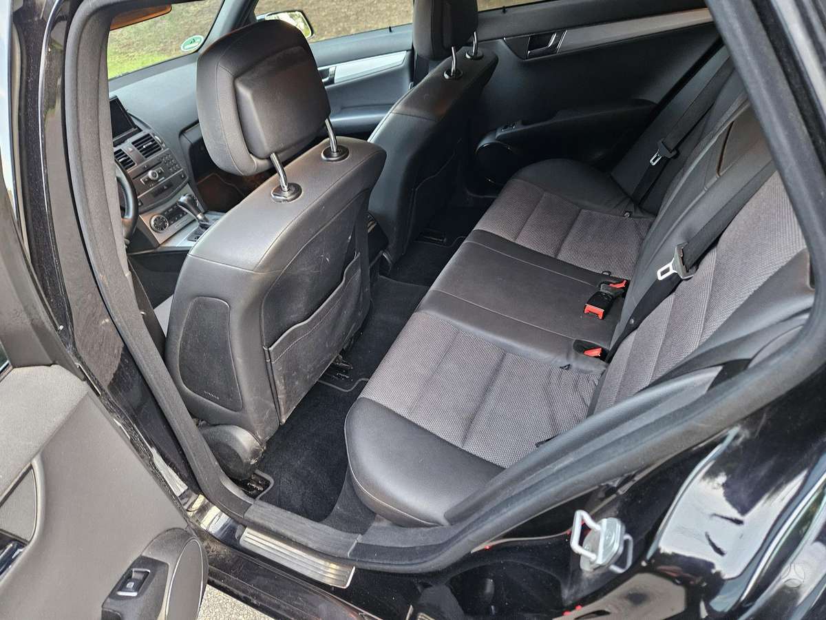 Mercedes-Benz C220 2011 — photo 17