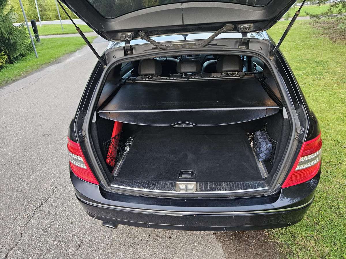 Mercedes-Benz C220 2011 — photo 18