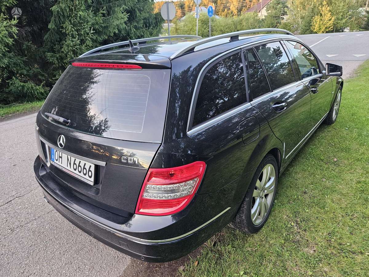 Mercedes-Benz C220 2011 — photo 9