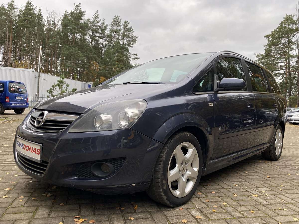 Opel Zafira 2008 — салон