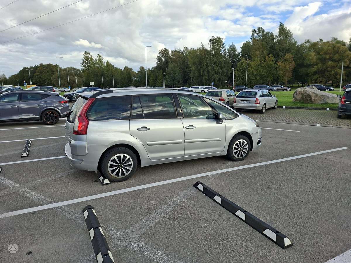 Citroen C4 2007 — салон