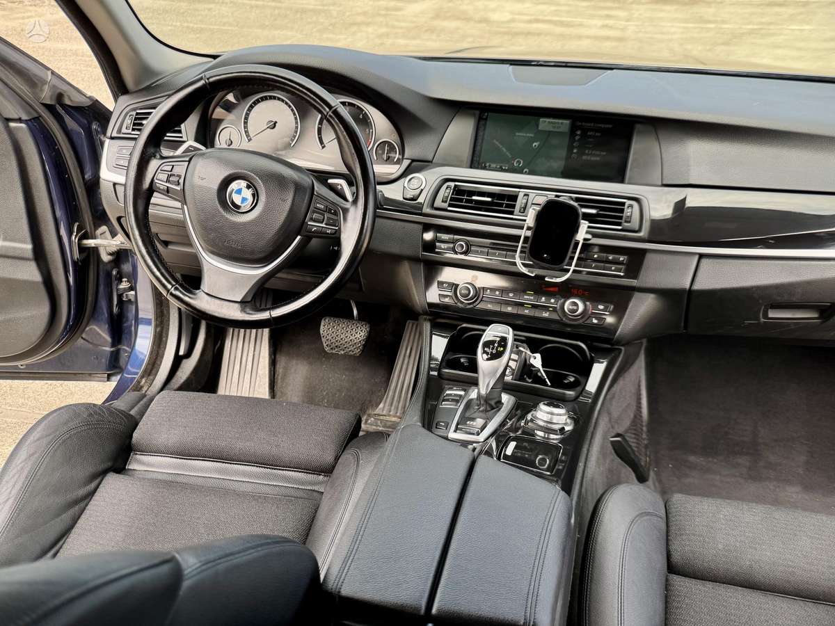 BMW 520 2013 — photo 10