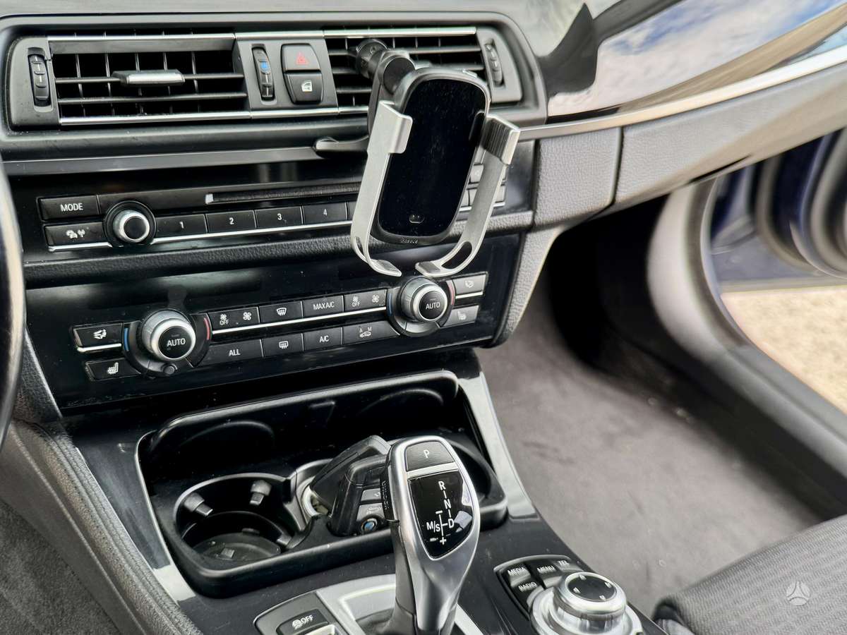 BMW 520 2013 — photo 12