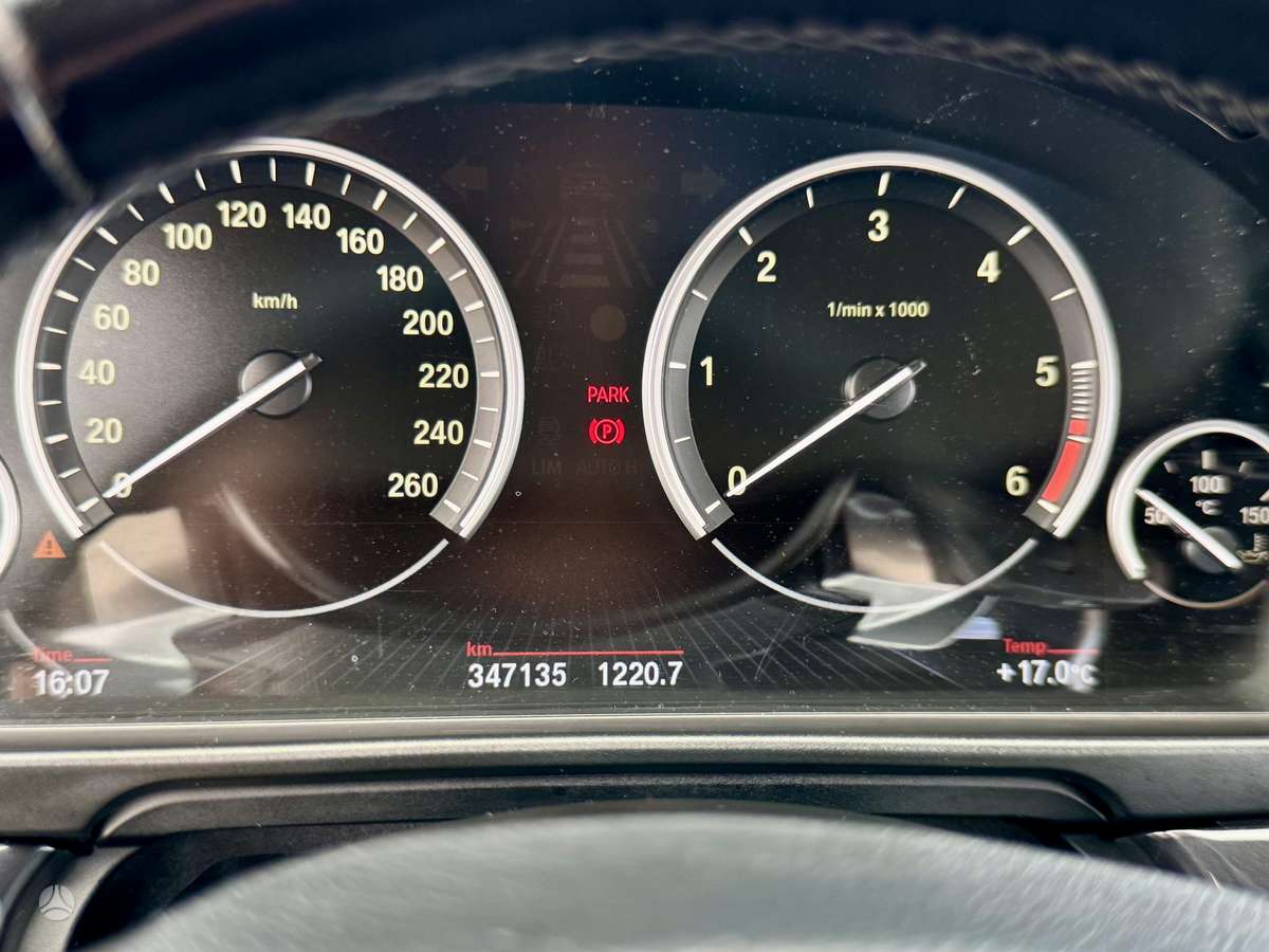 BMW 520 2013 — photo 14