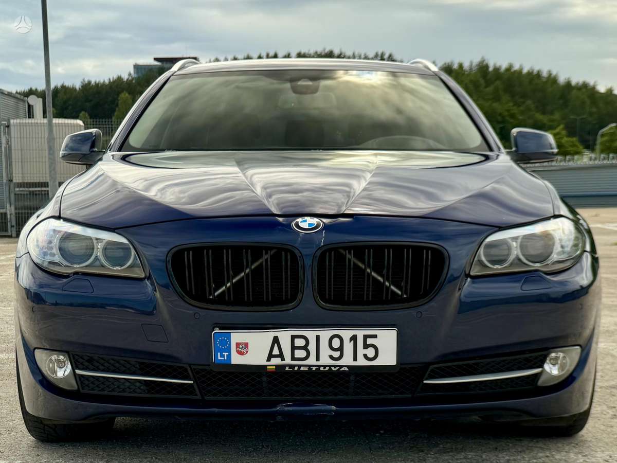 BMW 520 2013 — rear view