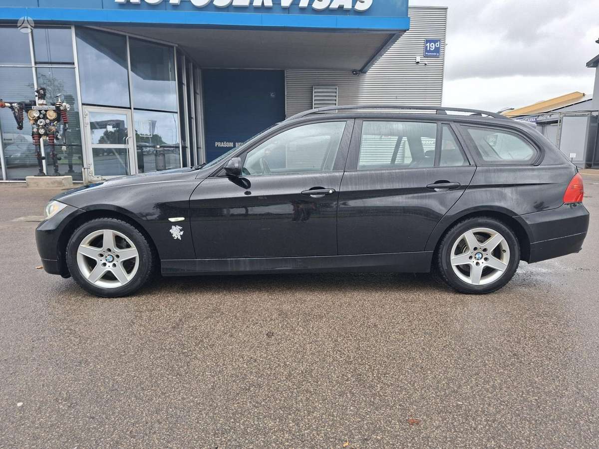 BMW 320 2006 — салон