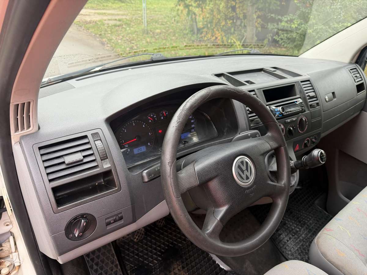 Volkswagen Transporter 2005 — photo 11