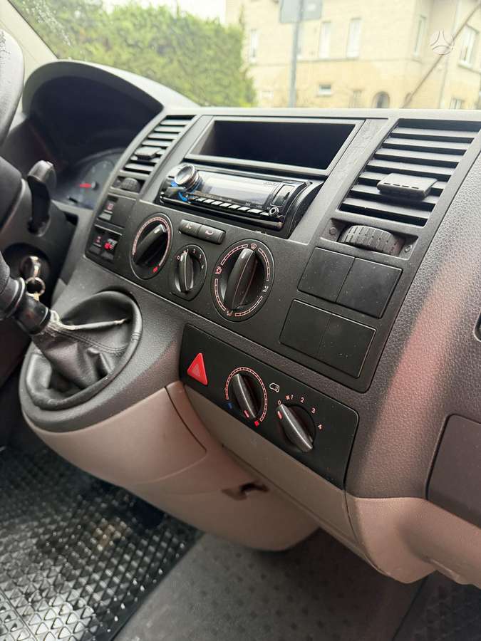 Volkswagen Transporter 2005 — photo 23