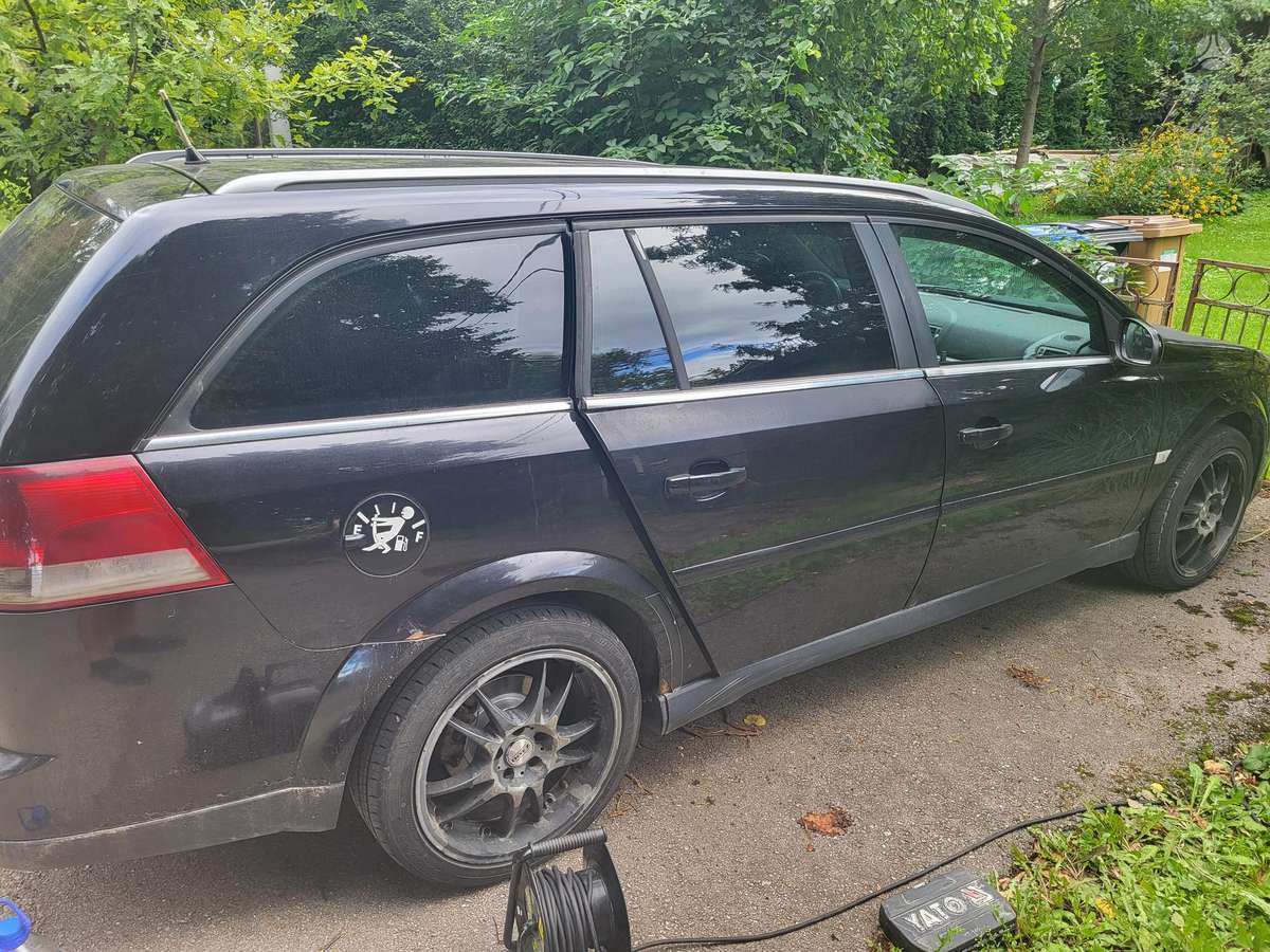 Opel Vectra 2008 — салон