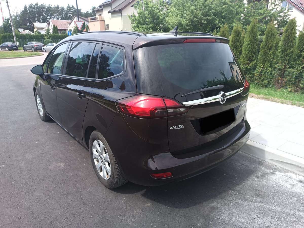Opel Zafira 2015 — rear view