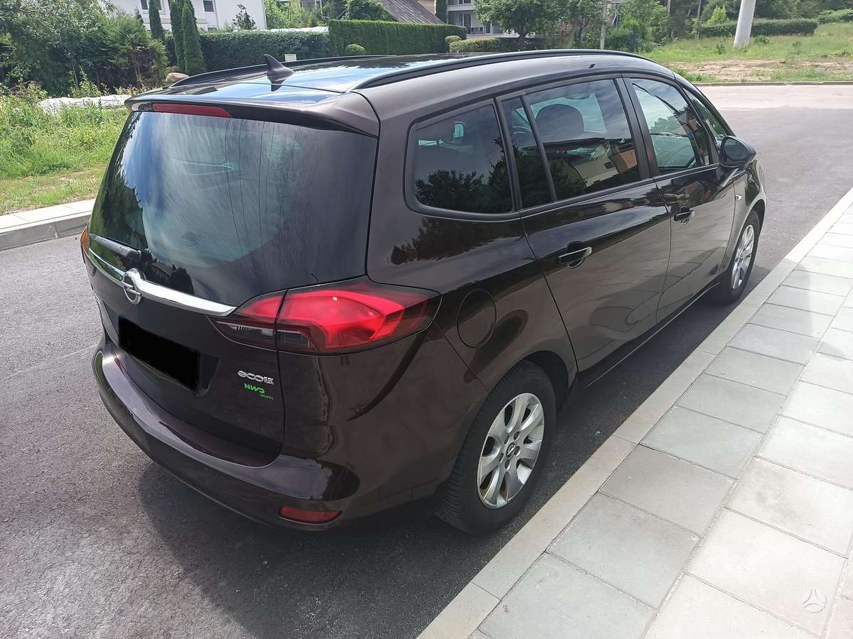Opel Zafira 2015 — interior