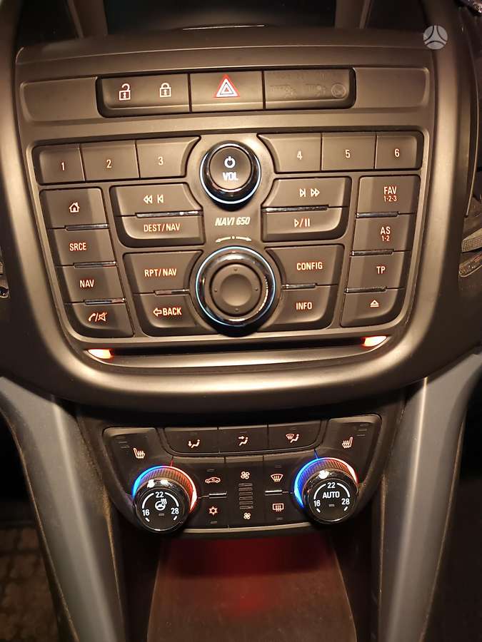 Opel Zafira 2015 — photo 9