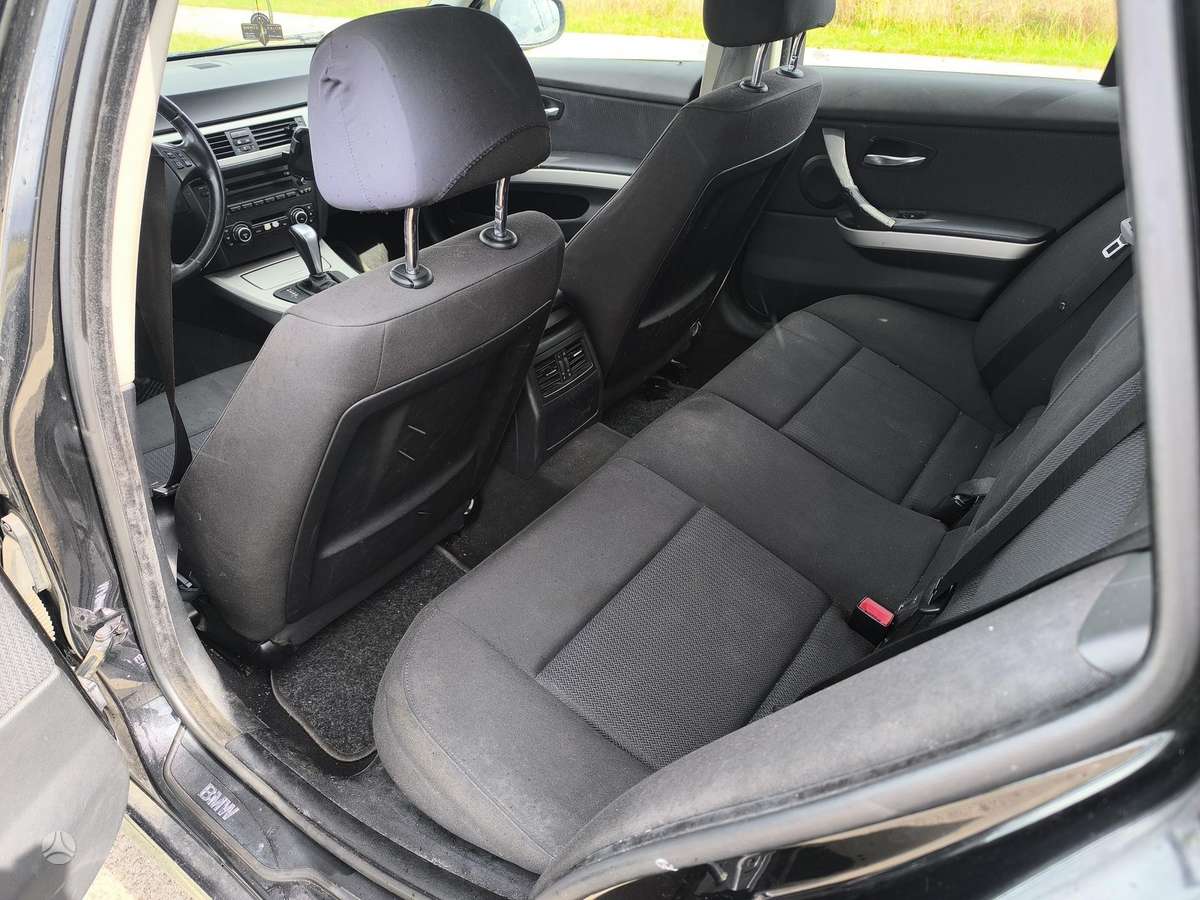 BMW 320 2009 — photo 11