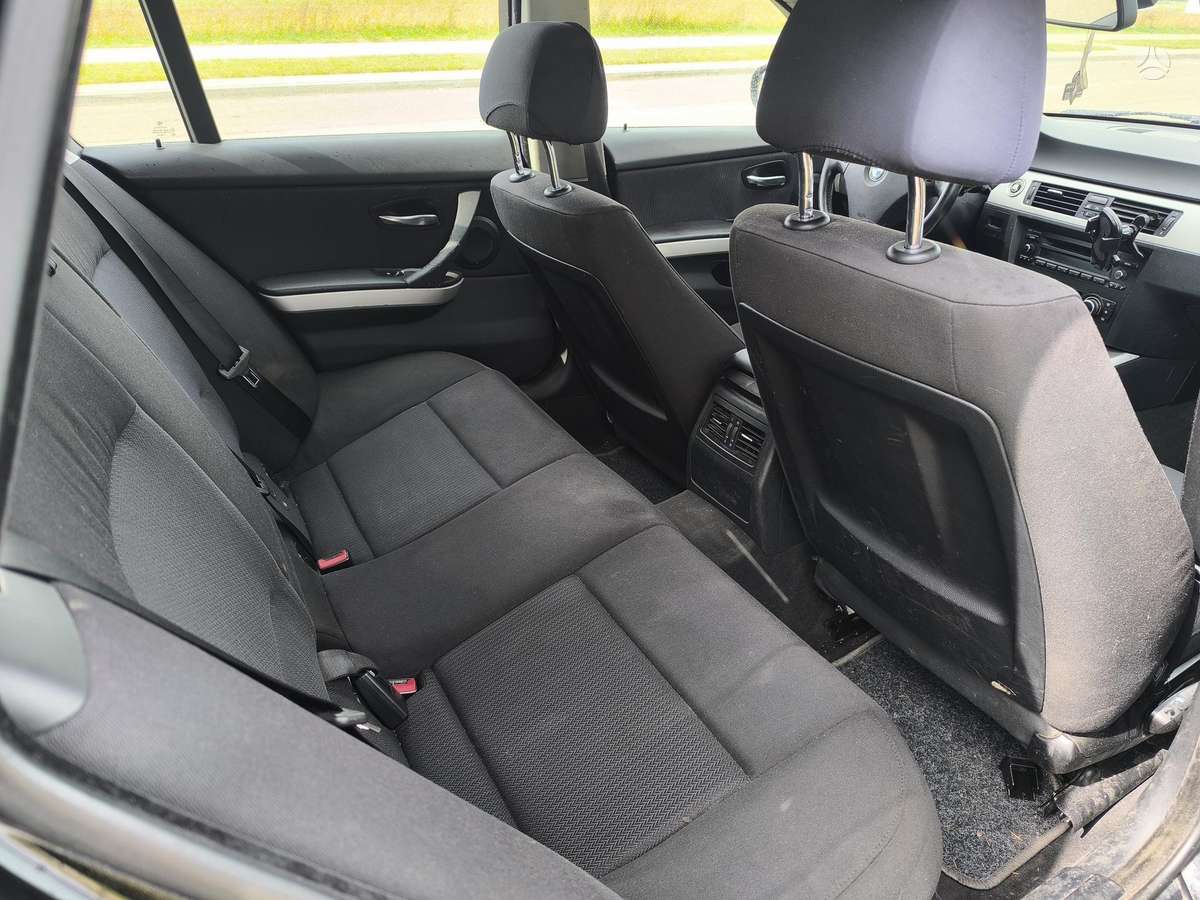 BMW 320 2009 — photo 12