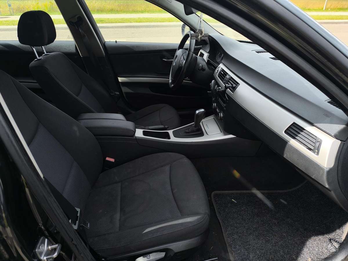 BMW 320 2009 — photo 13