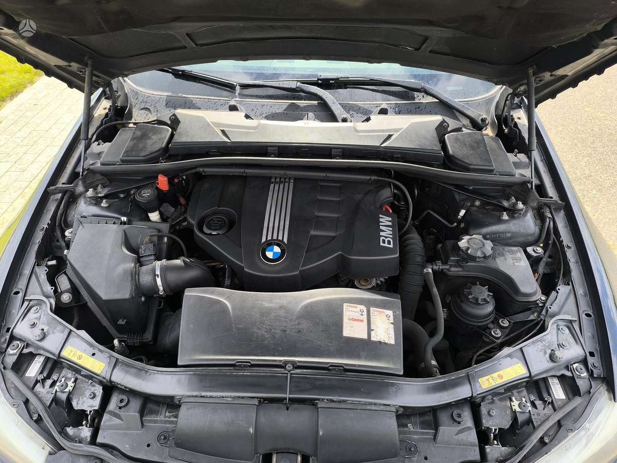 BMW 320 2009 — photo 16