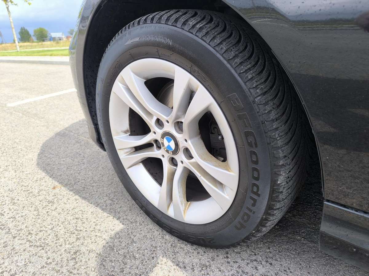 BMW 320 2009 — photo 17