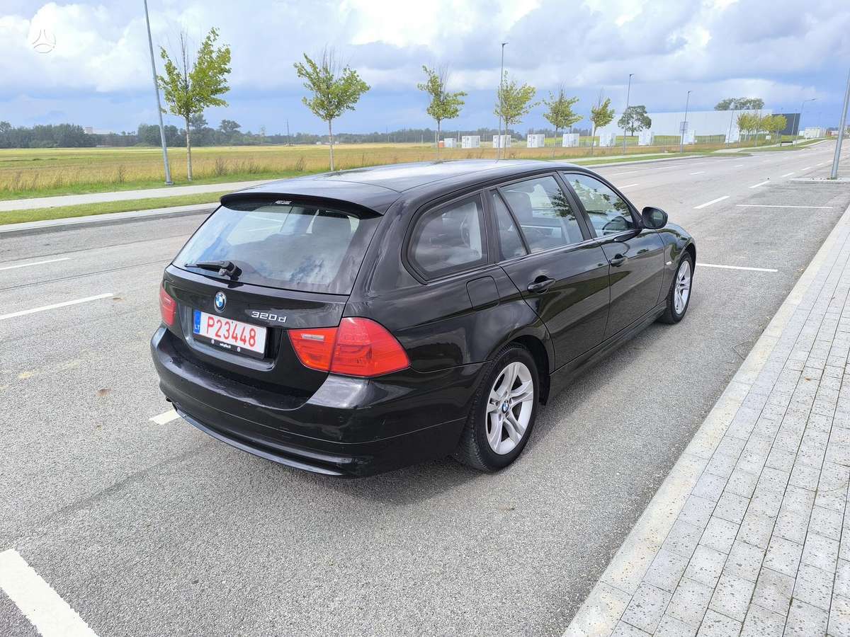 BMW 320 2009 — photo 5
