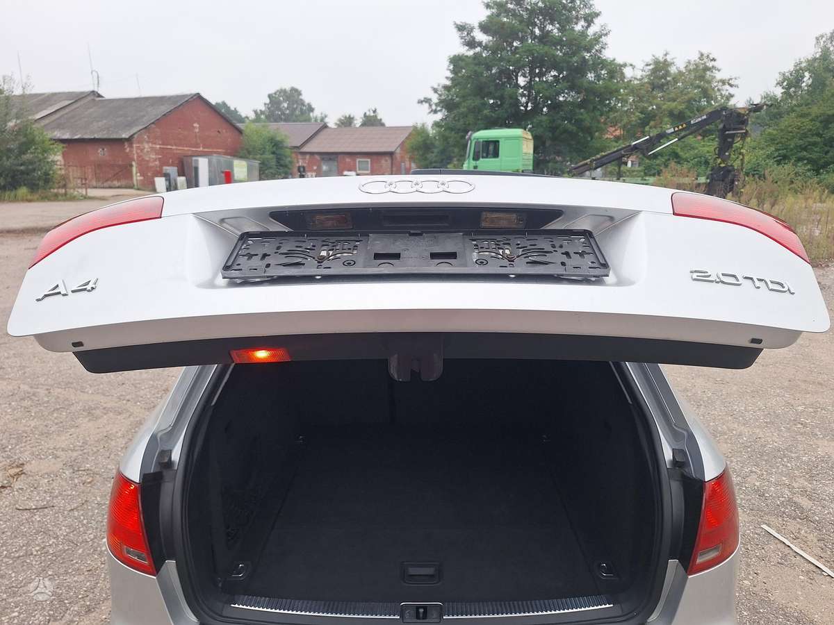 Audi A4 2005 — photo 11