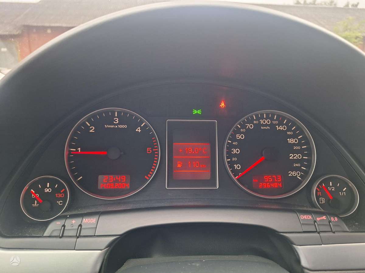 Audi A4 2005 — photo 16