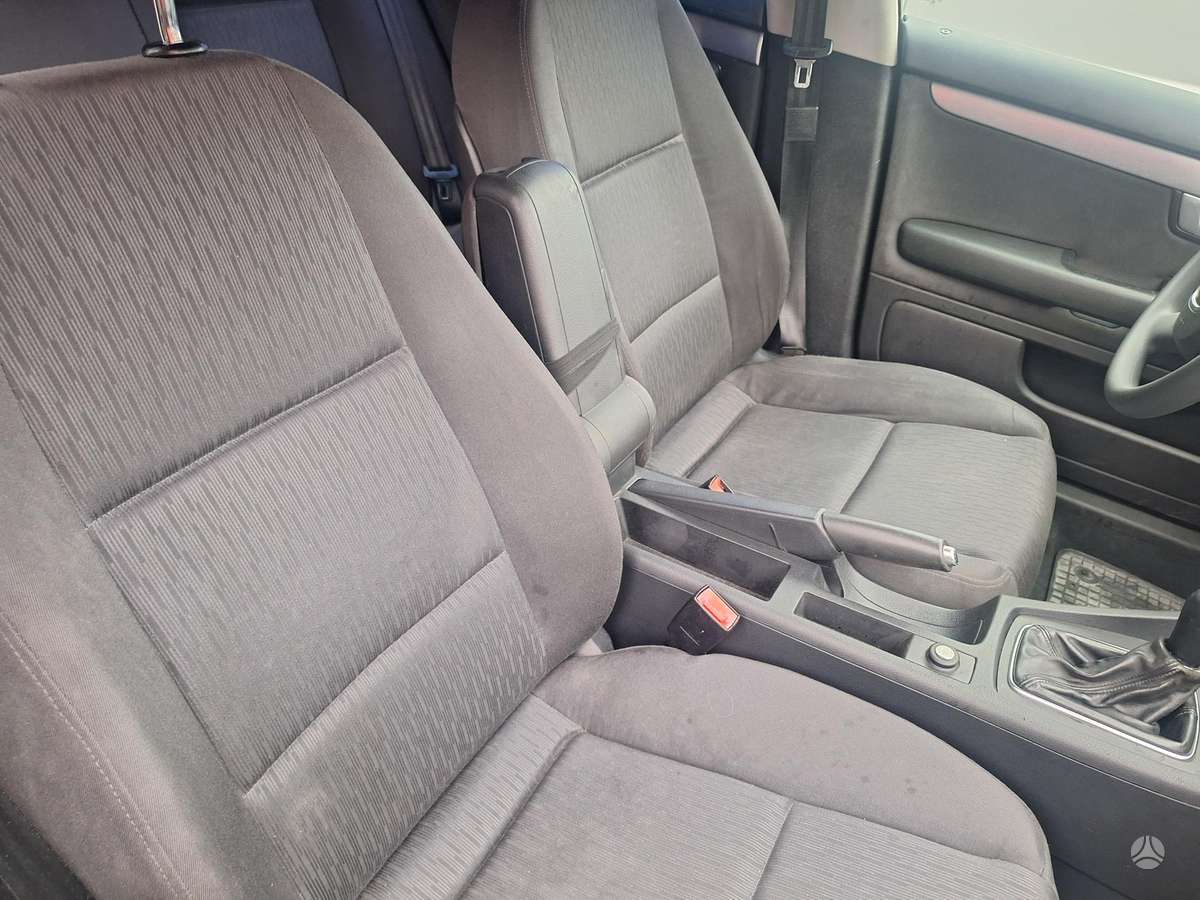 Audi A4 2005 — photo 21