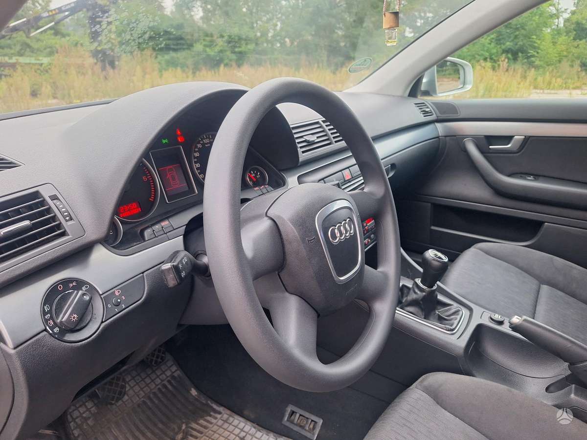 Audi A4 2005 — photo 22