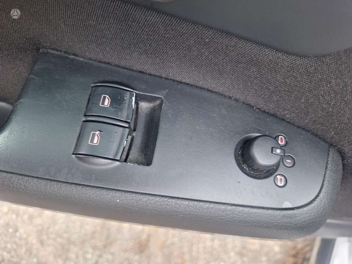 Audi A4 2005 — photo 23