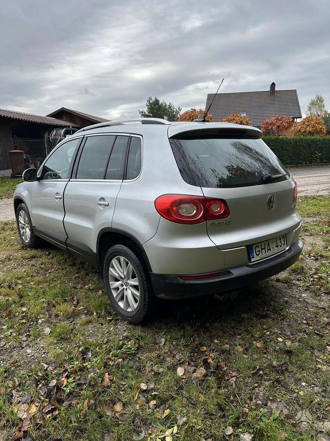 Volkswagen Tiguan 2009 — interior