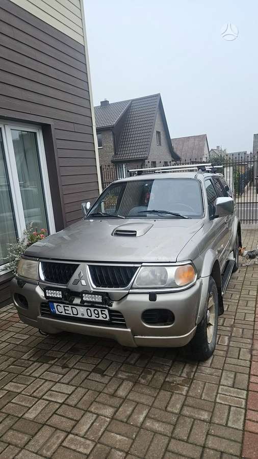 Mitsubishi Pajero 2006 — rear view