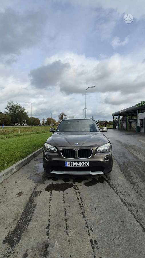 BMW X1 2011 — салон